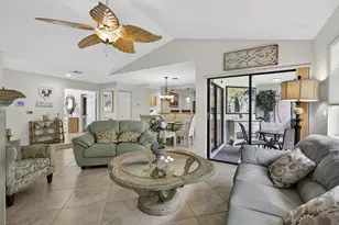 23 Lexington Ln W, Palm Beach Gardens, FL 33418 - Photo 4