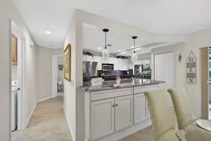 23 Lexington Ln W, Palm Beach Gardens, FL 33418 - Photo 8