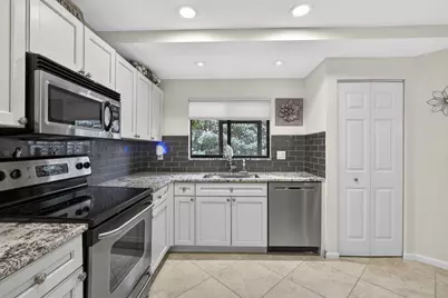 23 Lexington Lane W #B, Palm Beach Gardens, FL 33418 - Photo 6