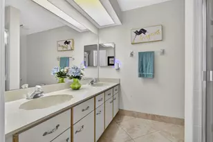 23 Lexington Ln W, Palm Beach Gardens, FL 33418 - Photo 16