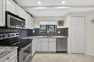 23 Lexington Ln W, Palm Beach Gardens, FL 33418 - Photo 6