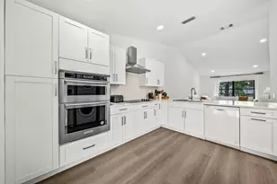13105 Belhaven Ct, Wellington, FL 33414 - Photo 2