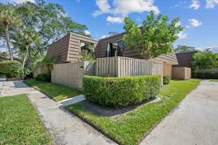 1417 14th Ct, Palm Beach Gardens, FL 33410 - Photo 2