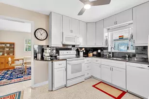 137 Auburn Dr, Lake Worth Beach, FL 33460 - Photo 12