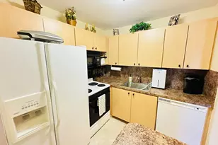 2132 Cambridge F, Deerfield Beach, FL 33442 - Photo 10