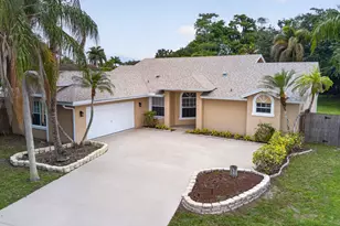 103 Oxford Ct, Royal Palm Beach, FL 33411 - Photo 2