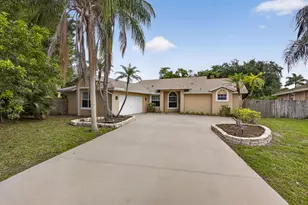 103 Oxford Ct, Royal Palm Beach, FL 33411 - Photo 4
