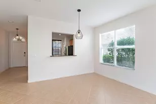 8065 Murano Cir, Palm Beach Gardens, FL 33418 - Photo 10
