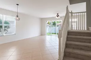 8065 Murano Cir, Palm Beach Gardens, FL 33418 - Photo 6