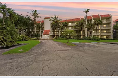 3050 Presidential Way #403, West Palm Beach, FL 33401 - Photo 2
