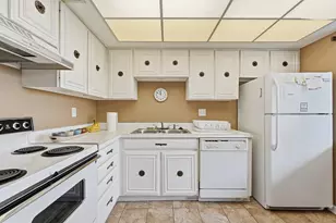 3050 Presidential Way, West Palm Beach, FL 33401 - Photo 10