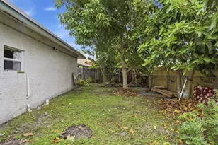 8230 SW 4th Pl, North Lauderdale, FL 33068 - Photo 20