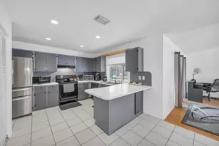 1333 SE Bayharbor St, Port Saint Lucie, FL 34983 - Photo 10