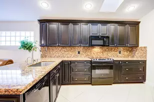 6395 Tiara Dr, Boynton Beach, FL 33437 - Photo 6