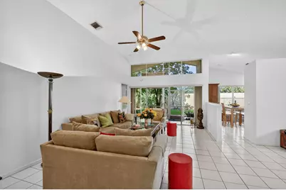 1033 Fairfax Circle W, Boynton Beach, FL 33436 - Photo 6