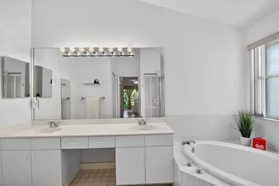 1033 Fairfax Circle W, Boynton Beach, FL 33436 - Photo 20