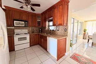 1014 SE 4th Ct, Deerfield Beach, FL 33441 - Photo 6