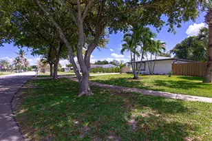 5756 Orchard Way, West Palm Beach, FL 33417 - Photo 2