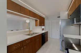 102 Half Moon Cir, Hypoluxo, FL 33462 - Photo 10