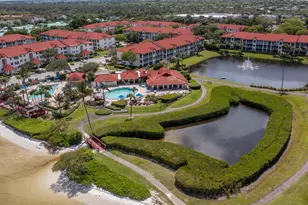 102 Half Moon Cir, Hypoluxo, FL 33462 - Photo 2