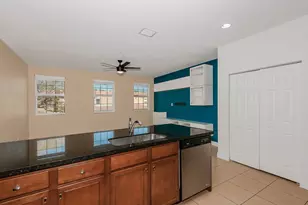 932 SW 147th Ave, Pembroke Pines, FL 33027 - Photo 4
