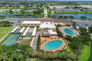 2 Chatham A, West Palm Beach, FL 33417 - Photo 2