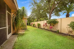 320 NE 42nd St, Boca Raton, FL 33431 - Photo 32