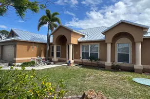 2674 SE Creston Ln, Port Saint Lucie, FL 34952 - Photo 2