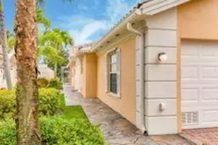 8023 Montserrat Pl, Wellington, FL 33414 - Photo 4