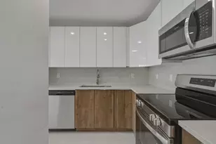 700 Pine Dr, Pompano Beach, FL 33060 - Photo 6