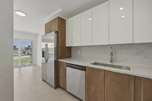 700 Pine Dr, Pompano Beach, FL 33060 - Photo 1