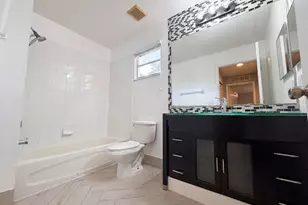 917 Imperial Lake Rd, West Palm Beach, FL 33413 - Photo 14