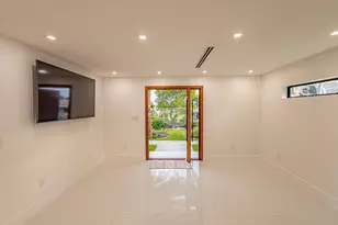 807 Hollywood Pl, West Palm Beach, FL 33405 - Photo 18