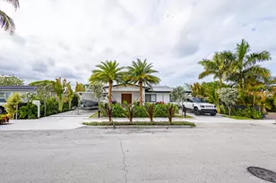 807 Hollywood Pl, West Palm Beach, FL 33405 - Photo 8
