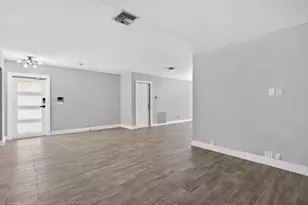 7504 NW 40th Pl, Coral Springs, FL 33065 - Photo 10