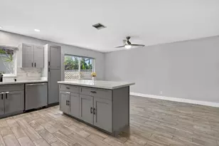 7504 NW 40th Pl, Coral Springs, FL 33065 - Photo 4
