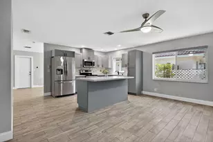 7504 NW 40th Pl, Coral Springs, FL 33065 - Photo 2