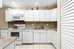 7 Southport Ln, Boynton Beach, FL 33436 - Photo 4
