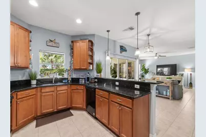 521 N Valencia Circle SW, Vero Beach, FL 32968 - Photo 10