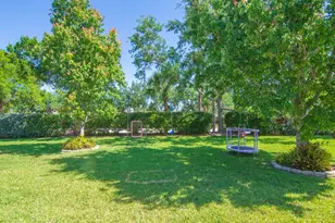 521 N Valencia Cir SW, Vero Beach, FL 32968 - Photo 28
