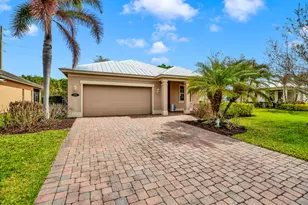 393 11th Square SW, Vero Beach, FL 32962 - Photo 1