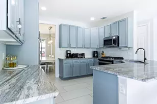573 Cocoplum Dr Dr E, Jupiter, FL 33458 - Photo 10