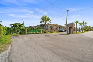752 Lori Dr, Palm Springs, FL 33461 - Photo 32