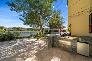 9331 W 35th Ave, Hialeah, FL 33018 - Photo 32