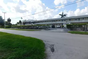 960 Crystal Lake Dr, Deerfield Beach, FL 33064 - Photo 2