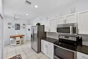 9572 N Crescent View Dr Dr N, Boynton Beach, FL 33437 - Photo 12