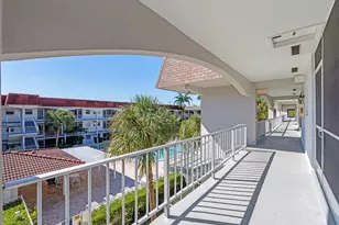 581 Blue Heron Dr, Hallandale Beach, FL 33009 - Photo 22