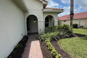 11304 SW Mountain Ash Cir, Port Saint Lucie, FL 34987 - Photo 2