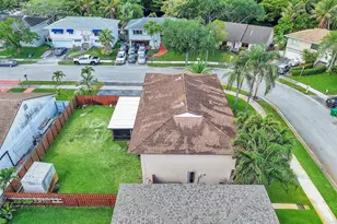 7908 NW 40th St, Davie, FL 33024 - Photo 10