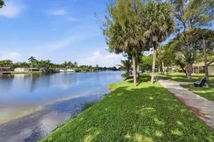 2260 Plum Ct, Pembroke Pines, FL 33026 - Photo 32